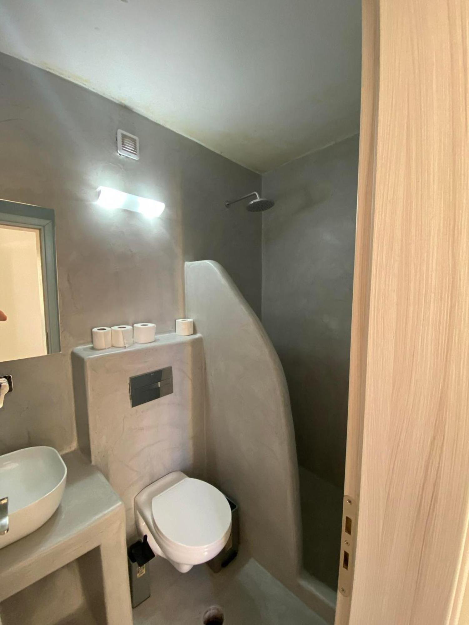 Fira Comfort Rooms 外观 照片